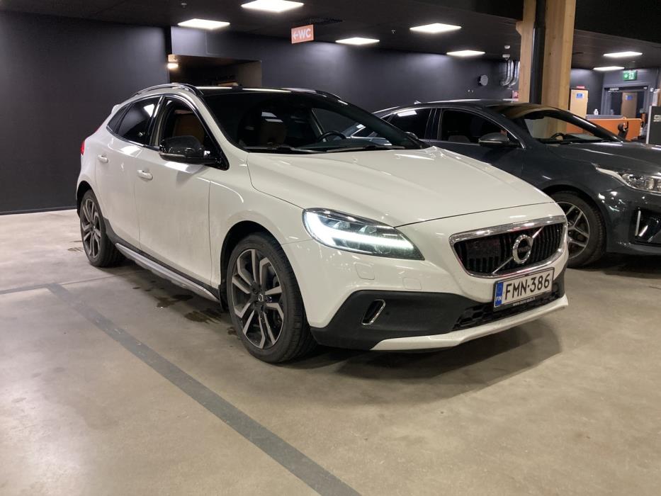 VOLVO V40 Cross Country 2017