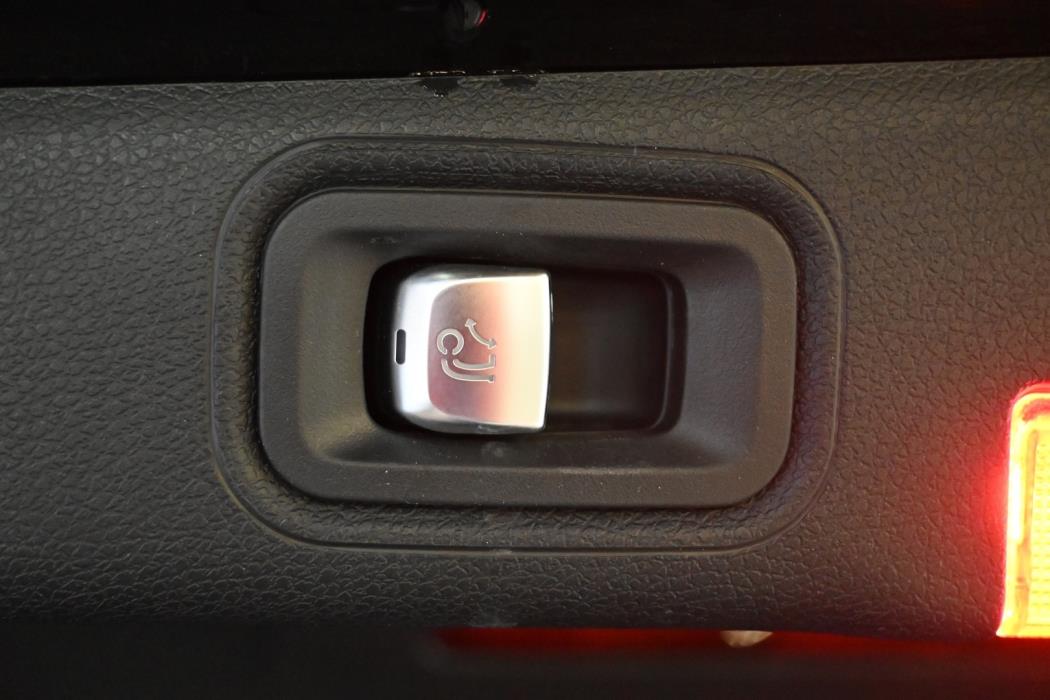 MERCEDES-BENZ E 2019