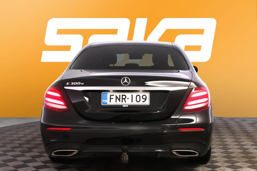 MERCEDES-BENZ E 2019