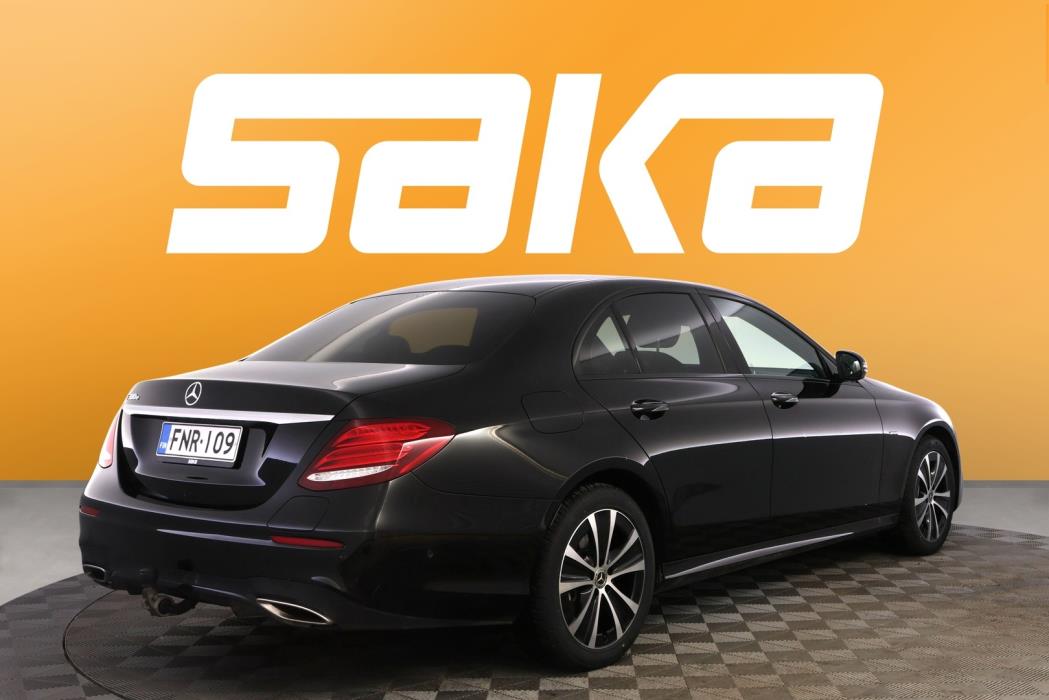 MERCEDES-BENZ E 2019