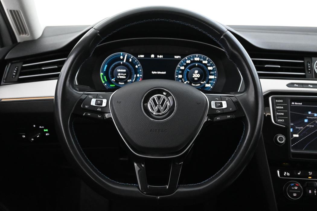 VOLKSWAGEN Passat 2017