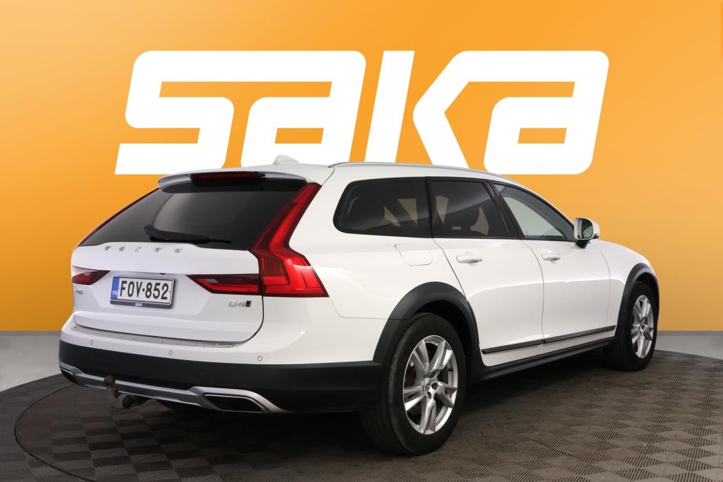 VOLVO V90 Cross Country 2017