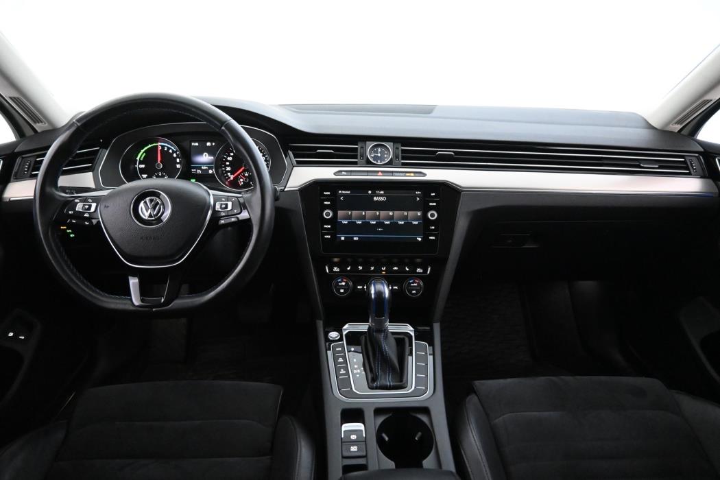 VOLKSWAGEN Passat 2018