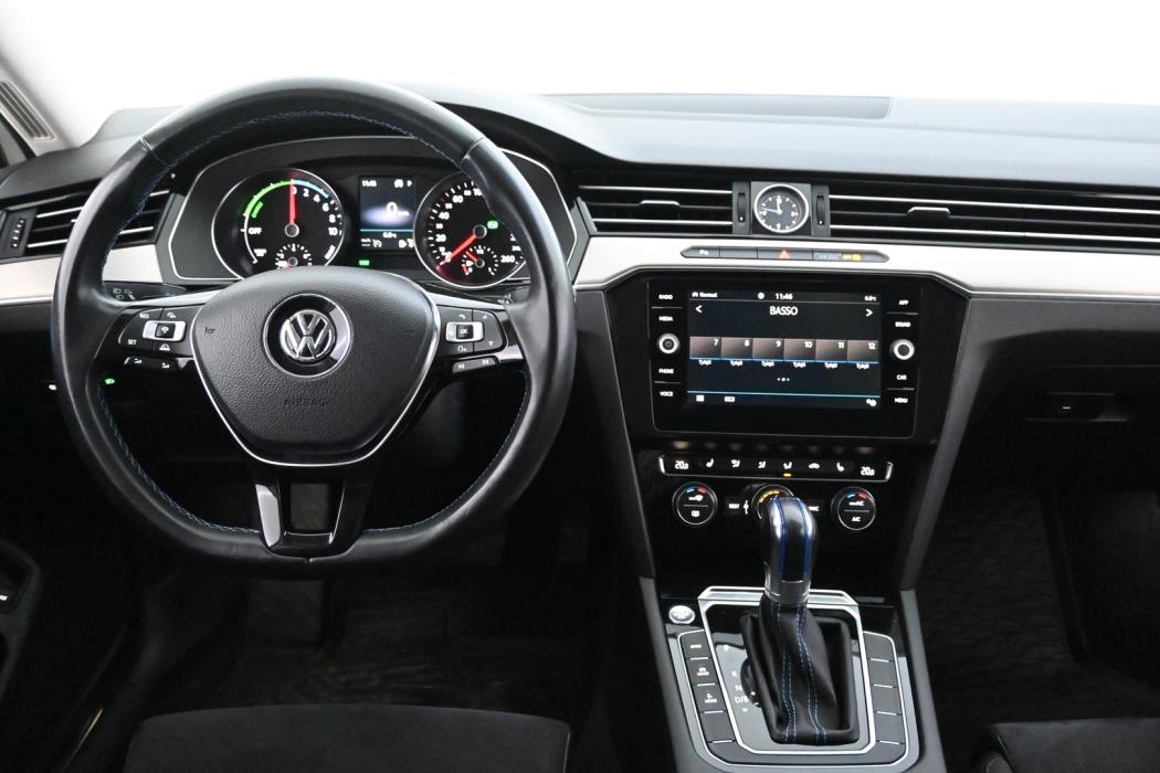 VOLKSWAGEN Passat 2018