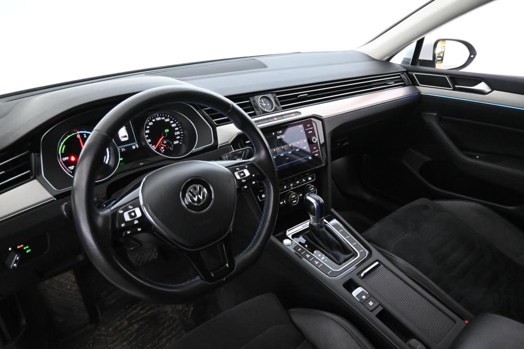 VOLKSWAGEN Passat 2018