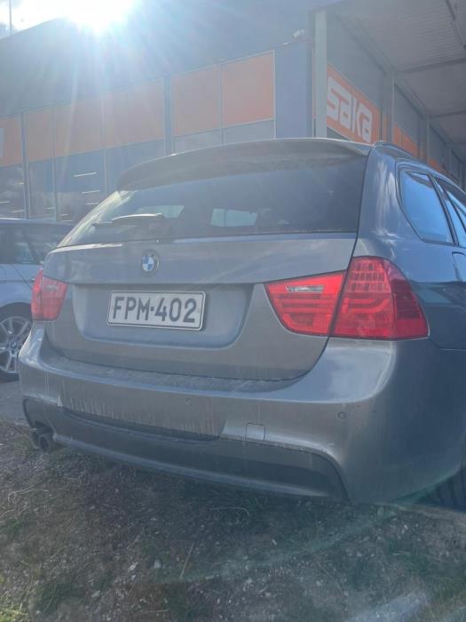 BMW 330 2011