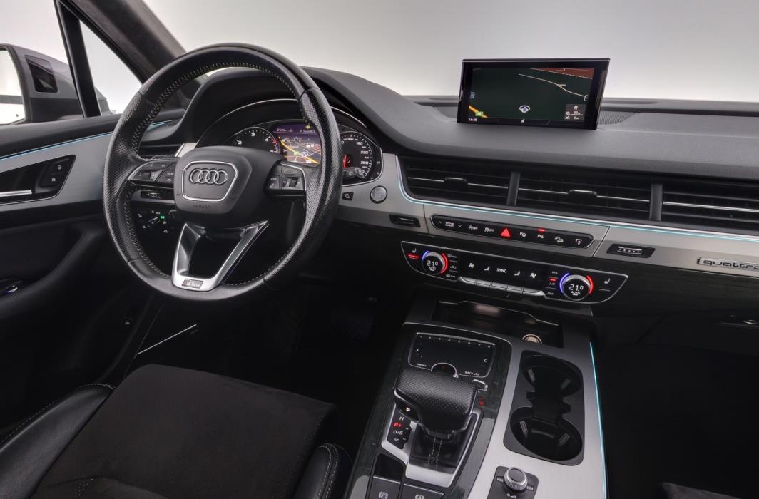AUDI Q7 2015