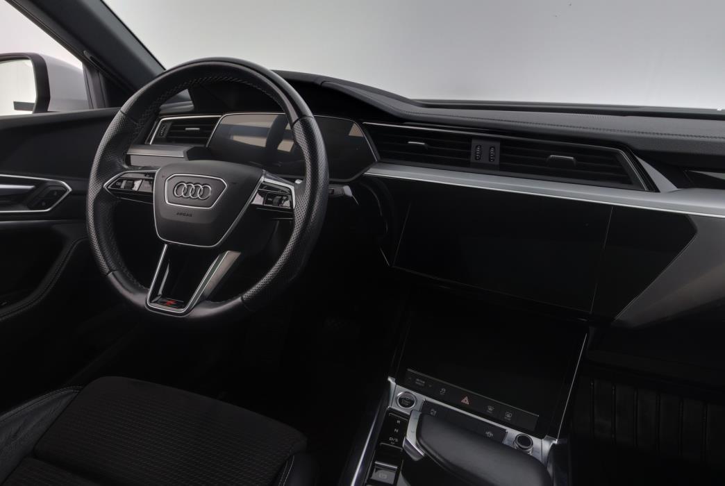 AUDI e-tron 2021