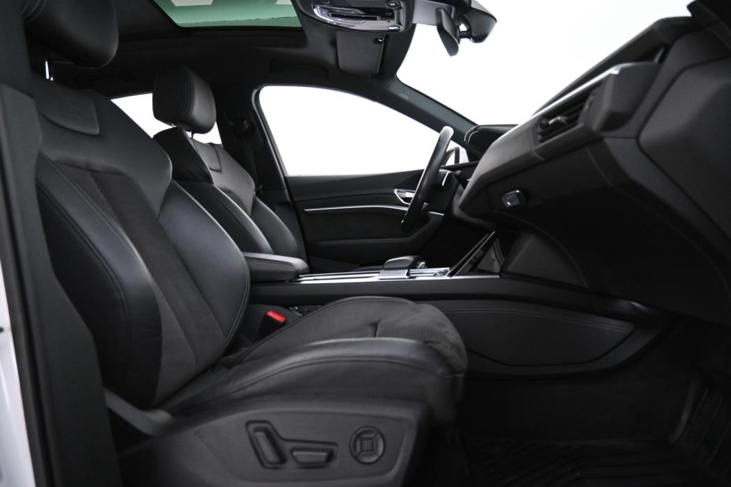 AUDI e-tron 2021