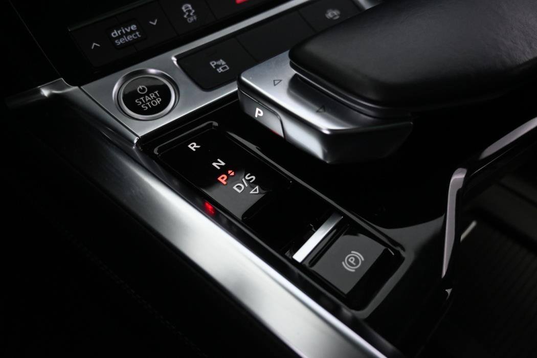 AUDI e-tron 2021