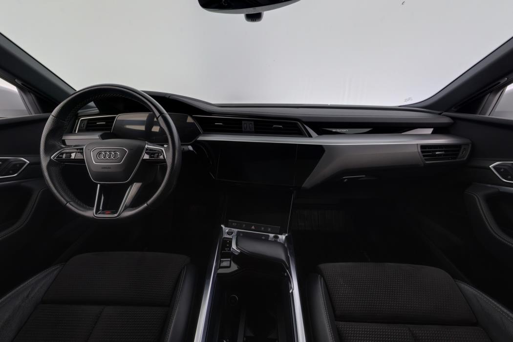 AUDI e-tron 2021