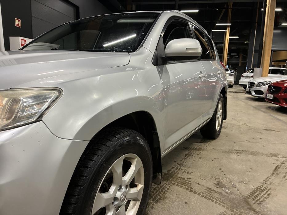 TOYOTA RAV4 2011