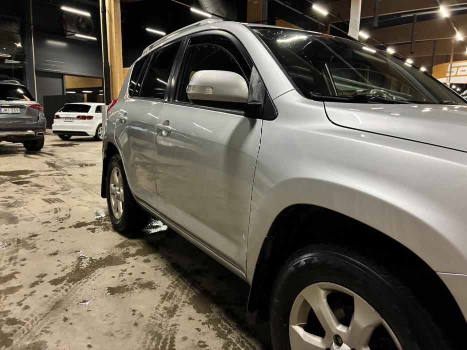 TOYOTA RAV4 2011