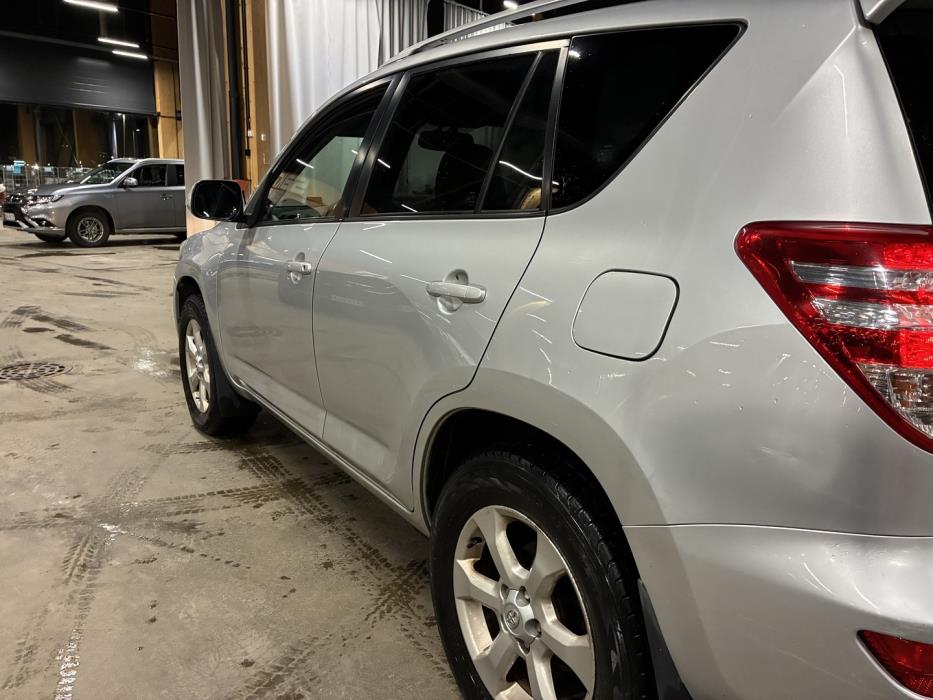 TOYOTA RAV4 2011