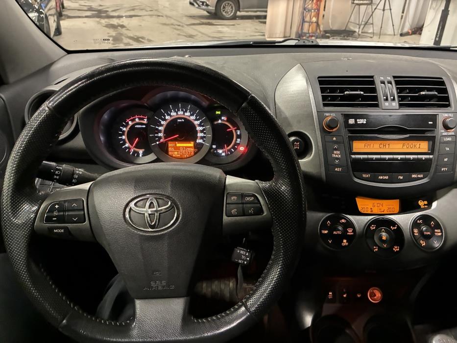 TOYOTA RAV4 2011