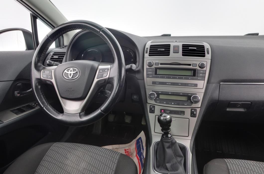 TOYOTA Avensis 2011