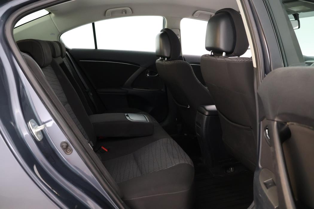 TOYOTA Avensis 2011