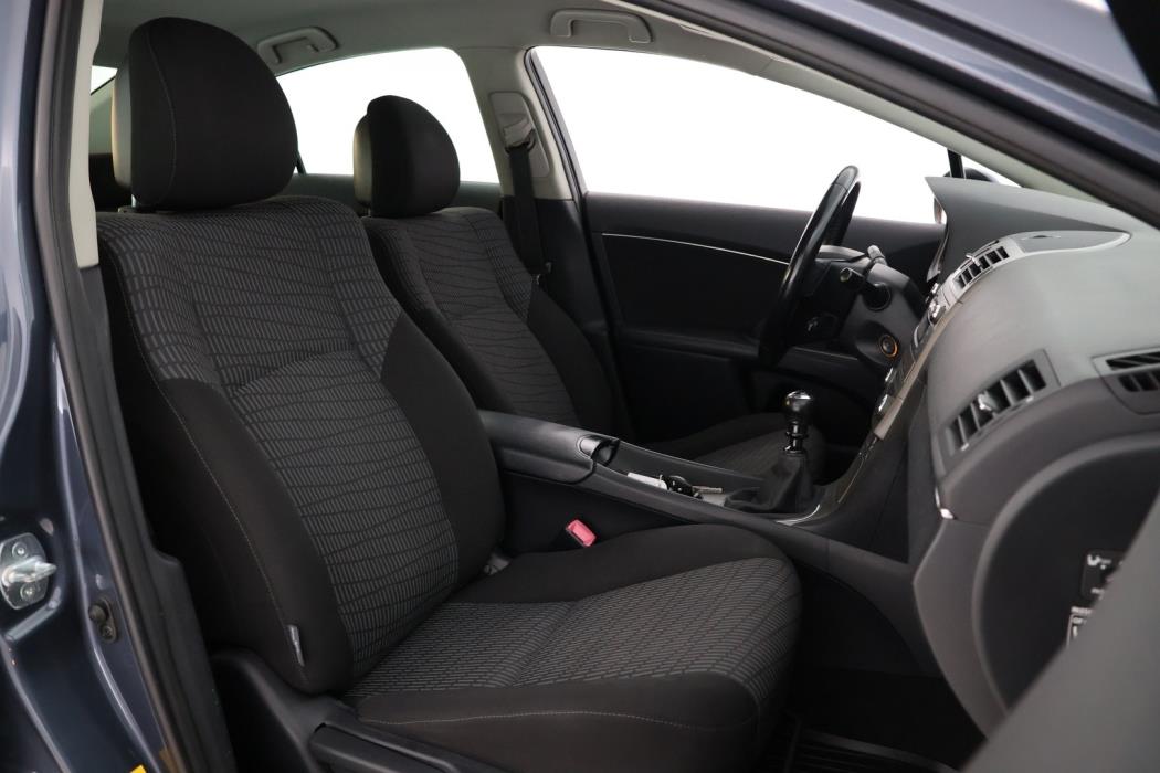 TOYOTA Avensis 2011
