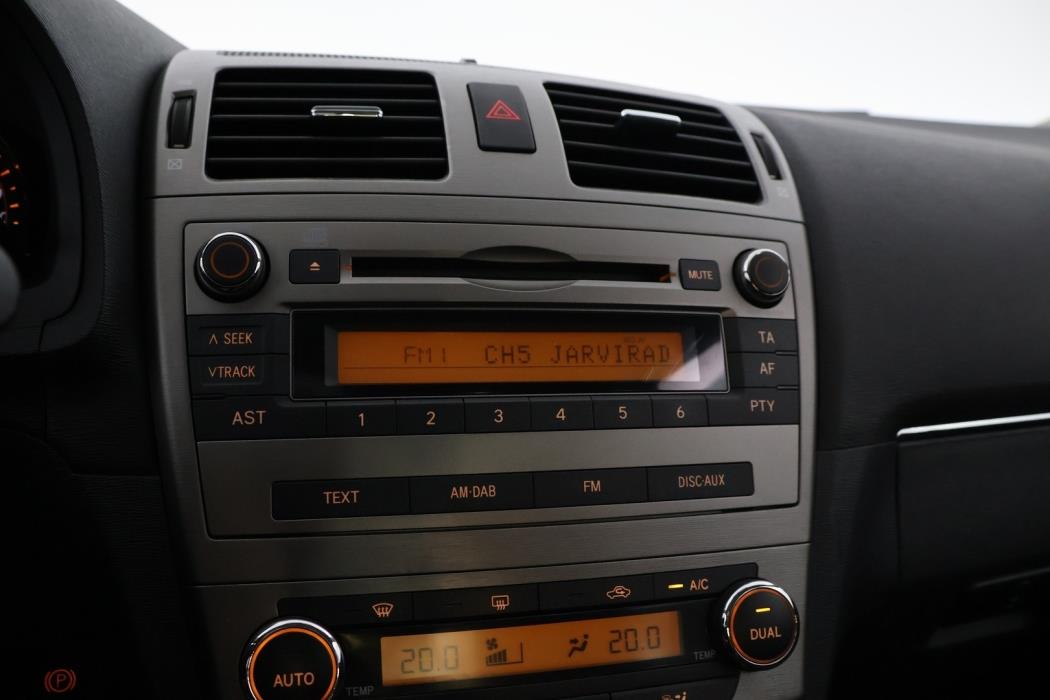 TOYOTA Avensis 2011