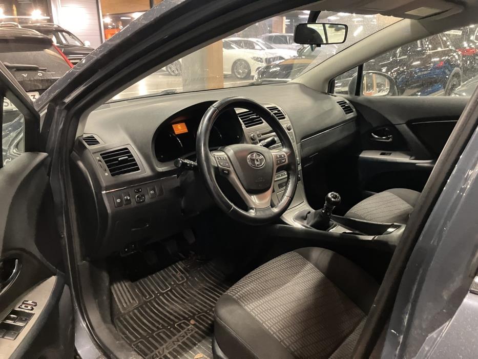 TOYOTA Avensis 2011