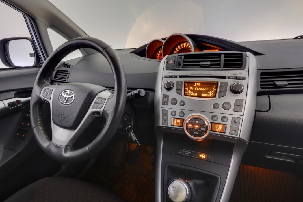 TOYOTA Verso 2011