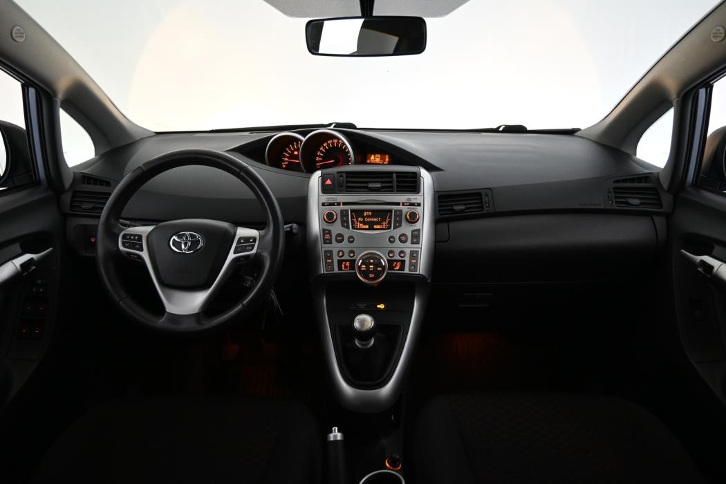TOYOTA Verso 2011