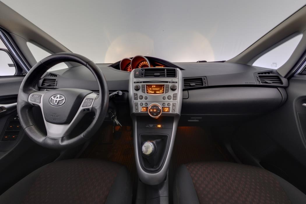 TOYOTA Verso 2011