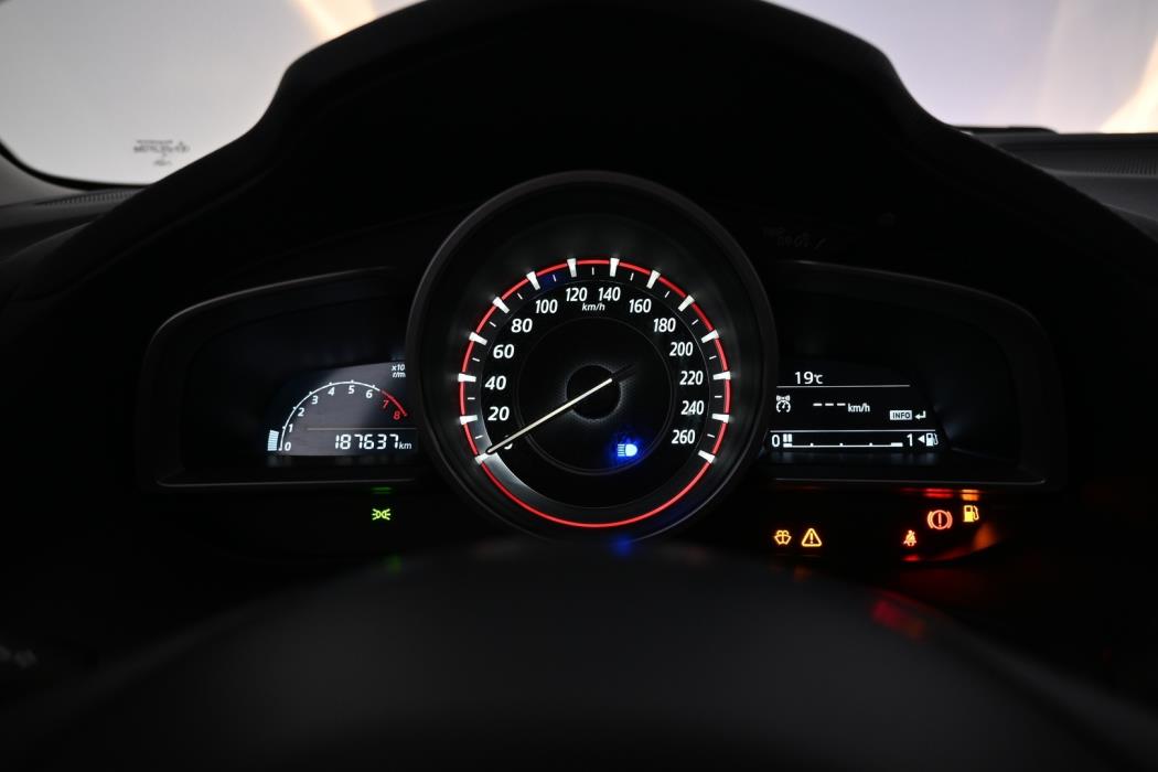 MAZDA 3 2014