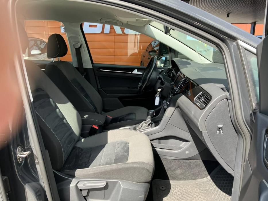 VOLKSWAGEN Golf Sportsvan 2015