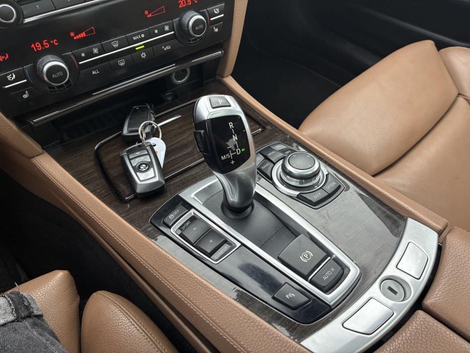 BMW 740 2010