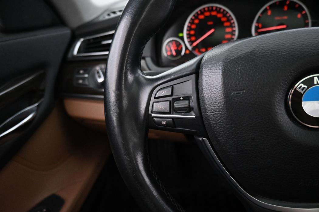 BMW 740 2011