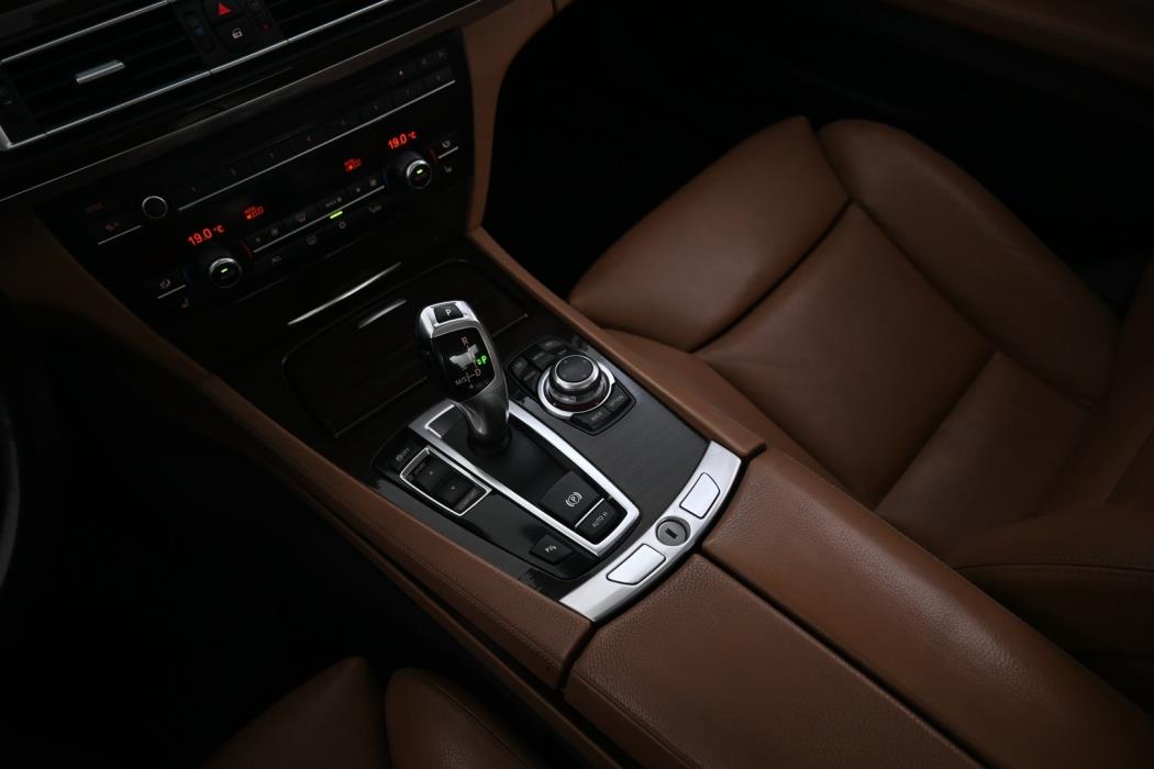 BMW 740 2011