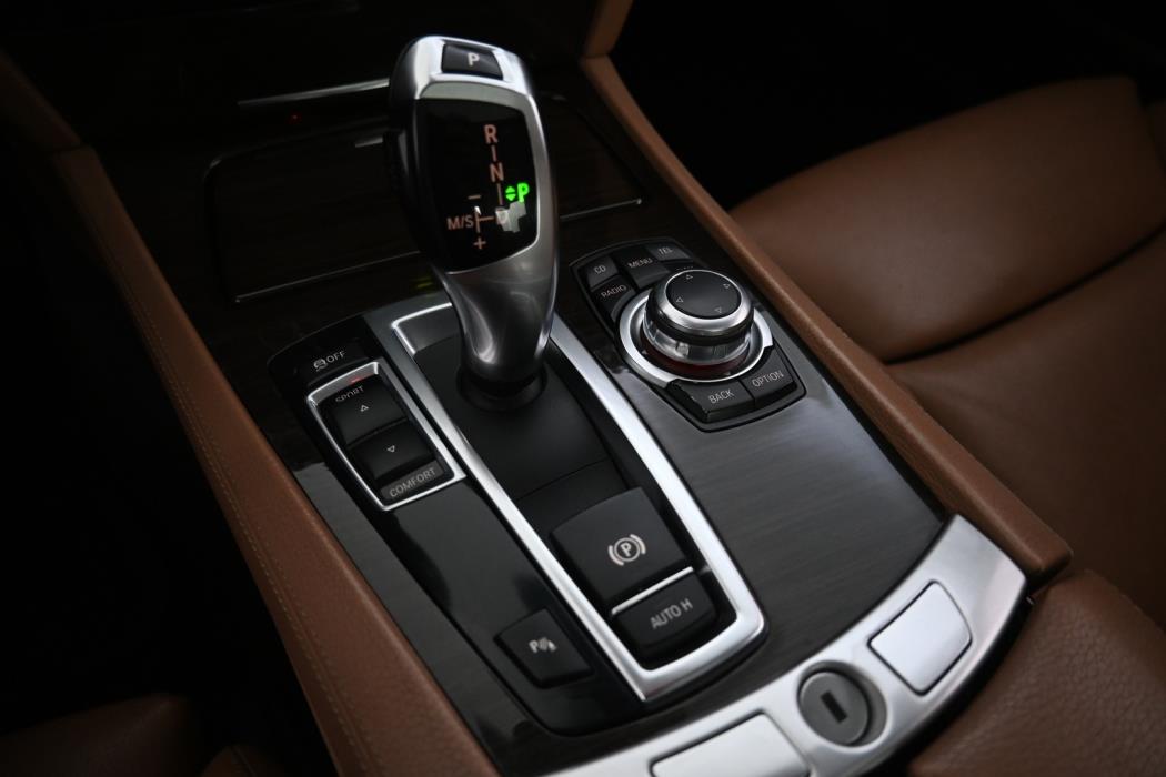 BMW 740 2011