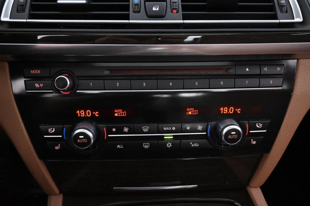 BMW 740 2011