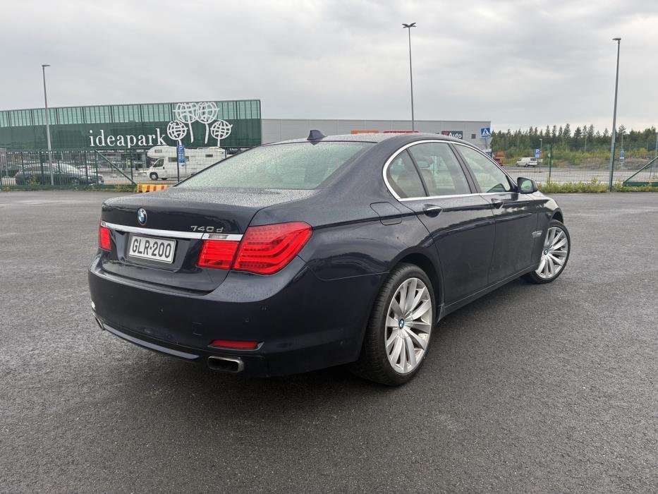 BMW 740 2010