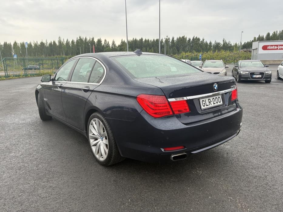 BMW 740 2010