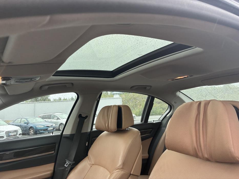 BMW 740 2010