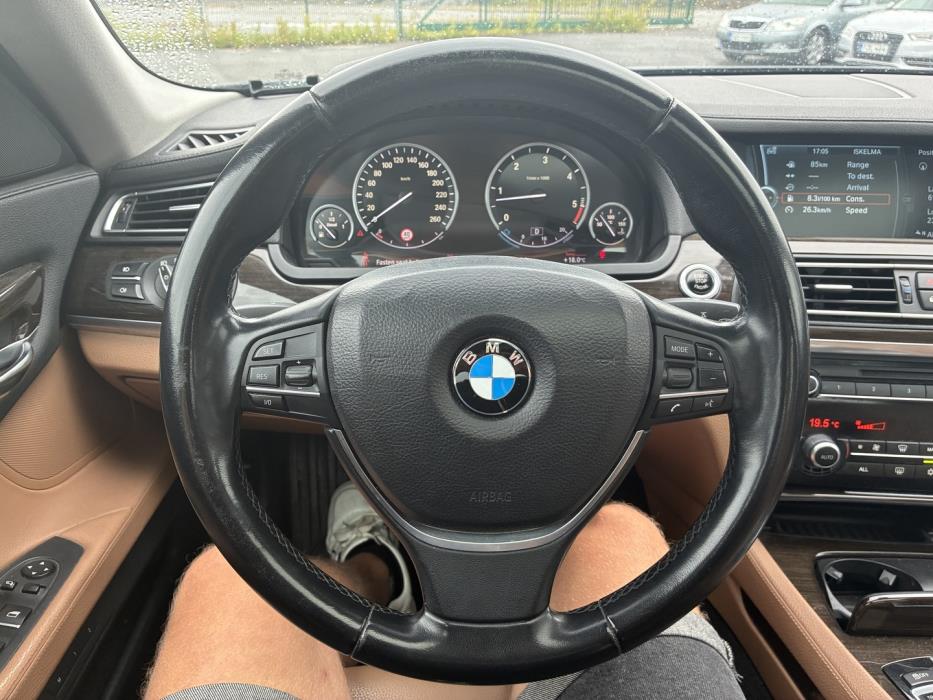 BMW 740 2010