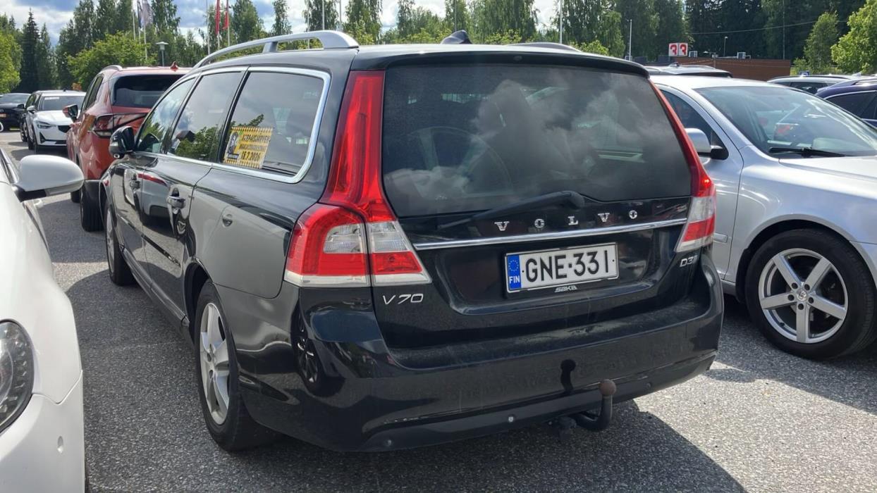 VOLVO V70 2016