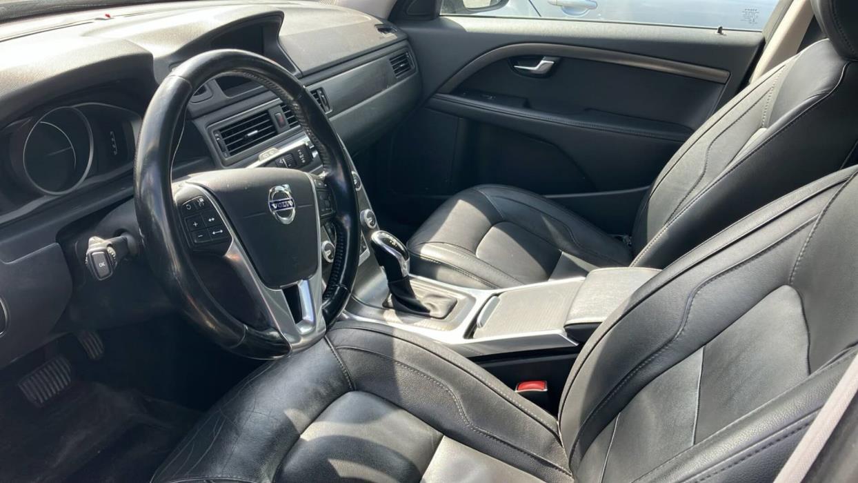 VOLVO V70 2016