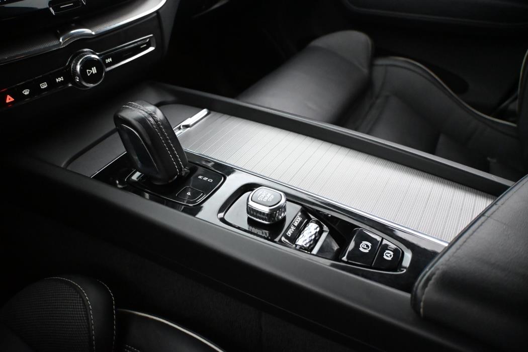 VOLVO XC60 2020