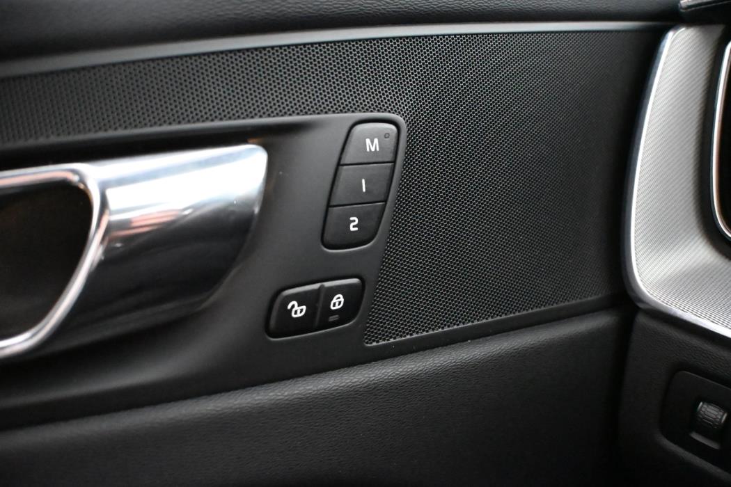 VOLVO XC60 2020