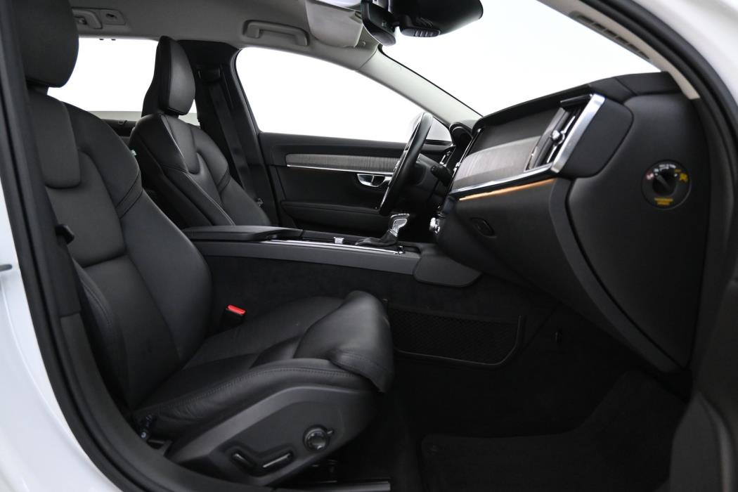 VOLVO V90 2021
