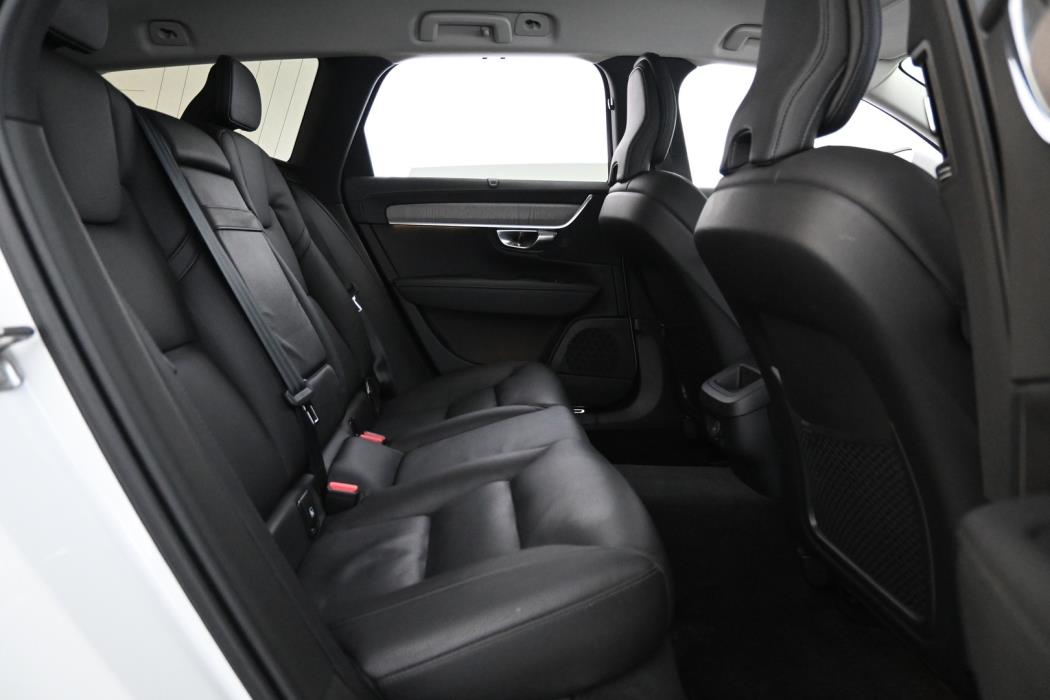 VOLVO V90 2021