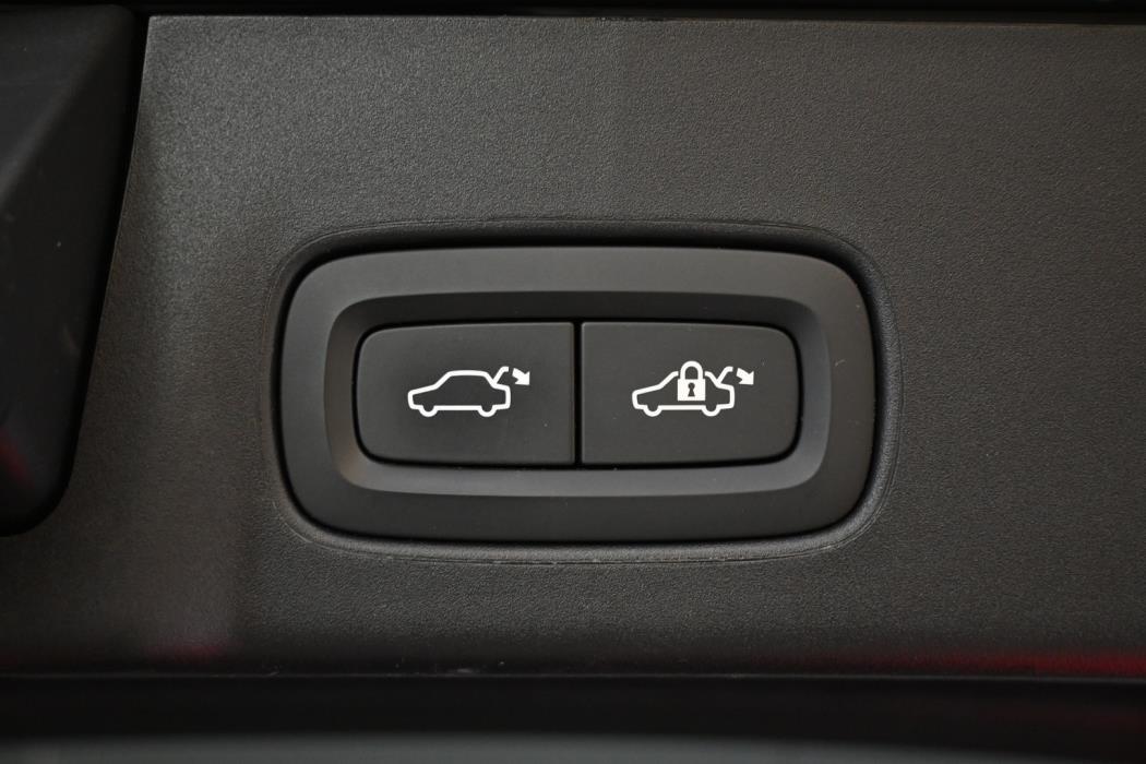 VOLVO V90 2021
