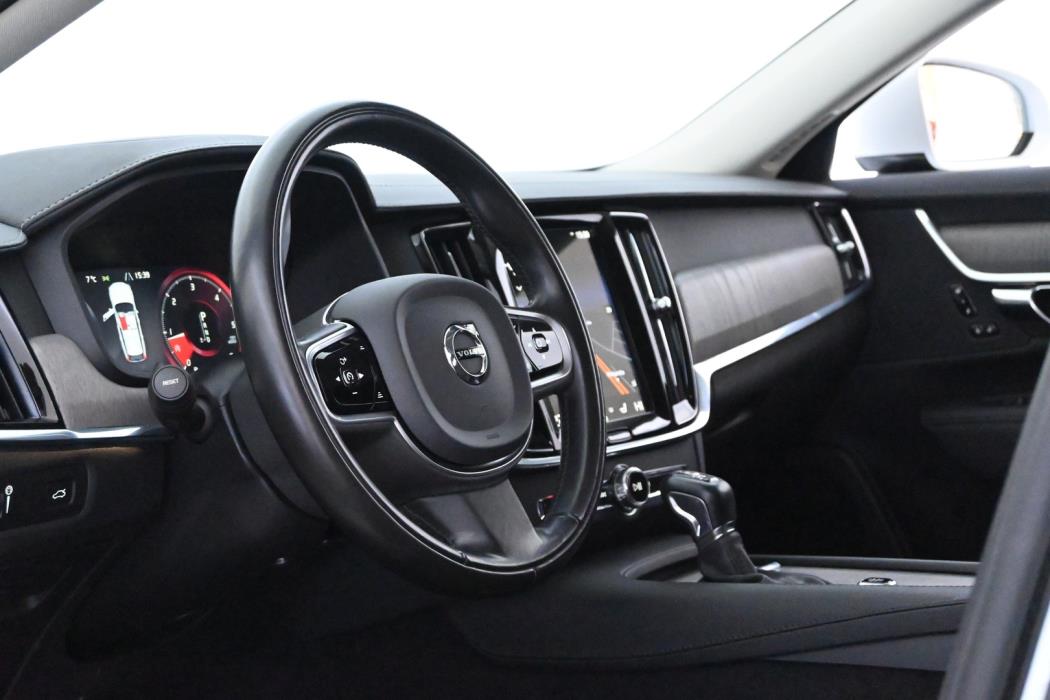 VOLVO V90 2021