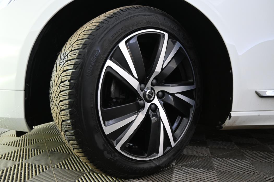 VOLVO V90 2021