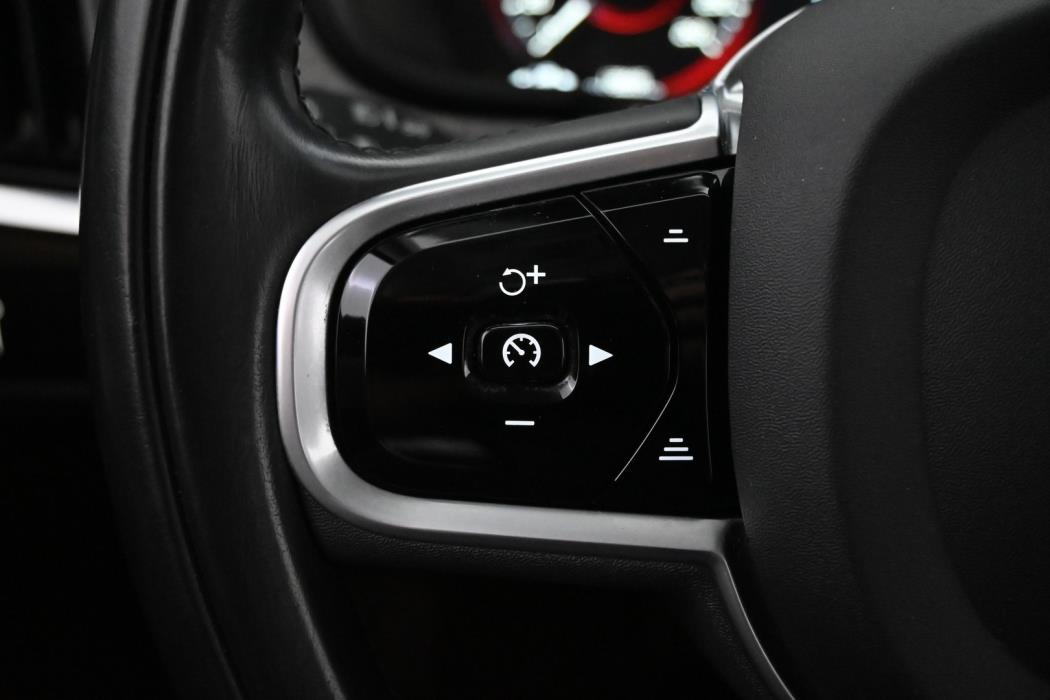 VOLVO V90 2021