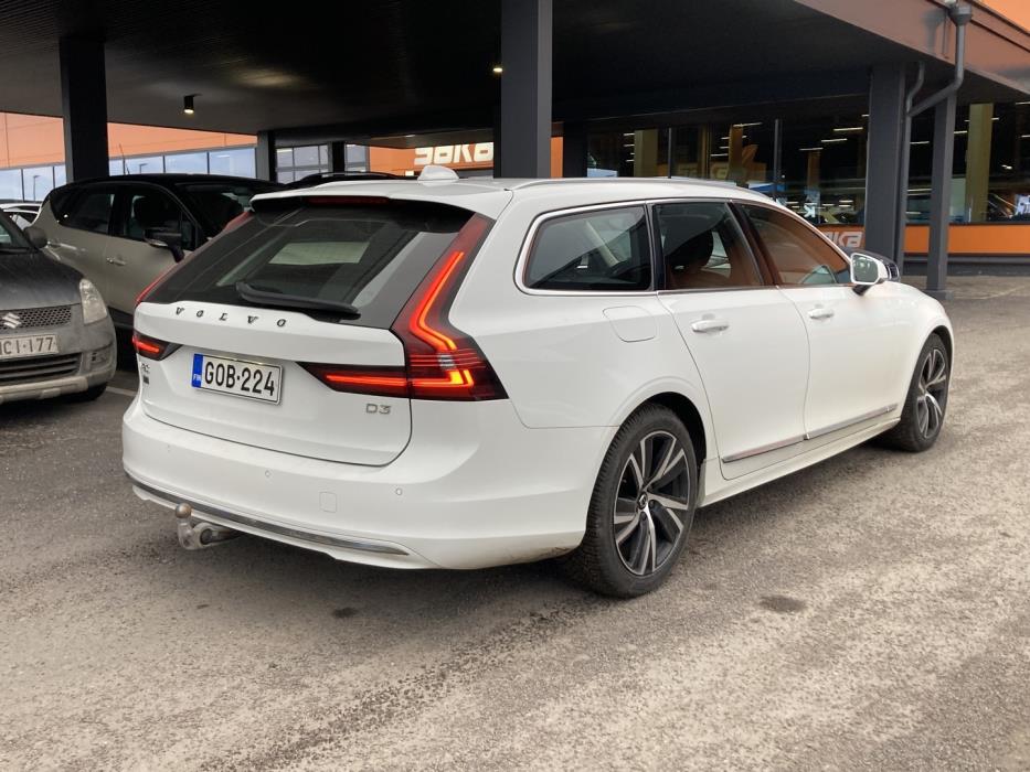 VOLVO V90 2021