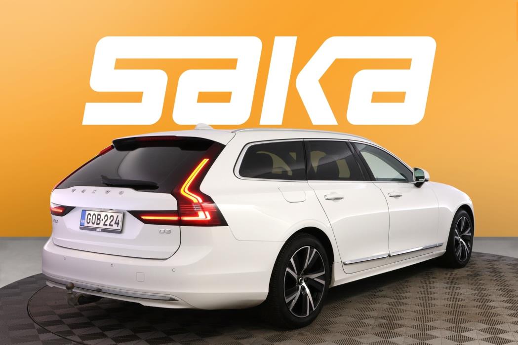 VOLVO V90 2021